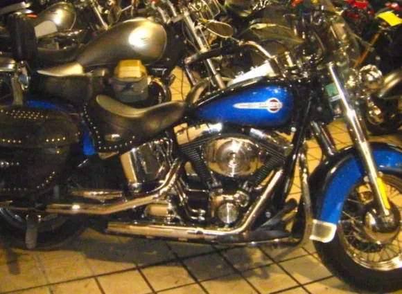 Harley softail héritage devenu un bobber sympa